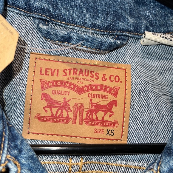 NWT Levi’s denim jean jacket classic blue pockets button front XS women’s - Picture 4 of 11